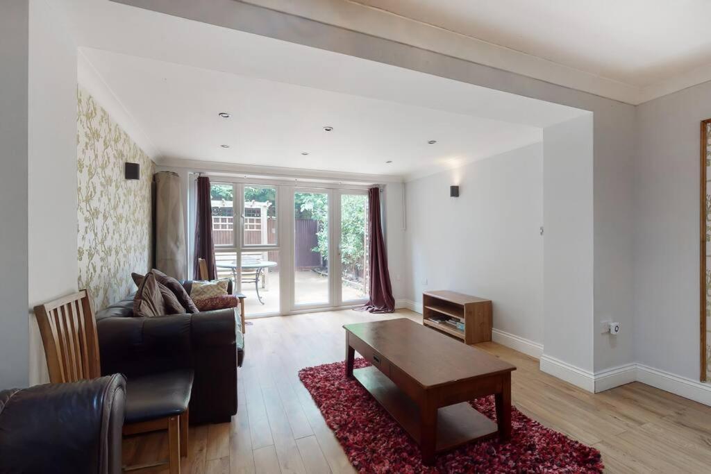 Spacious 4 Bedroom With Garden In Appartamento *