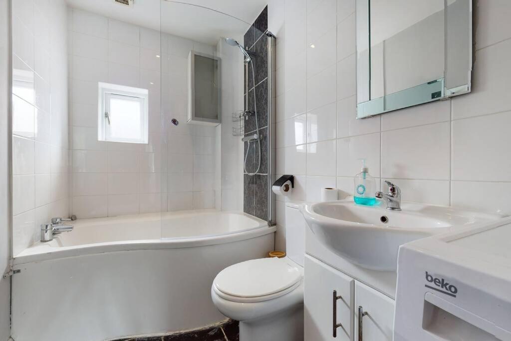Appartamento Spacious 4 Bedroom With Garden In