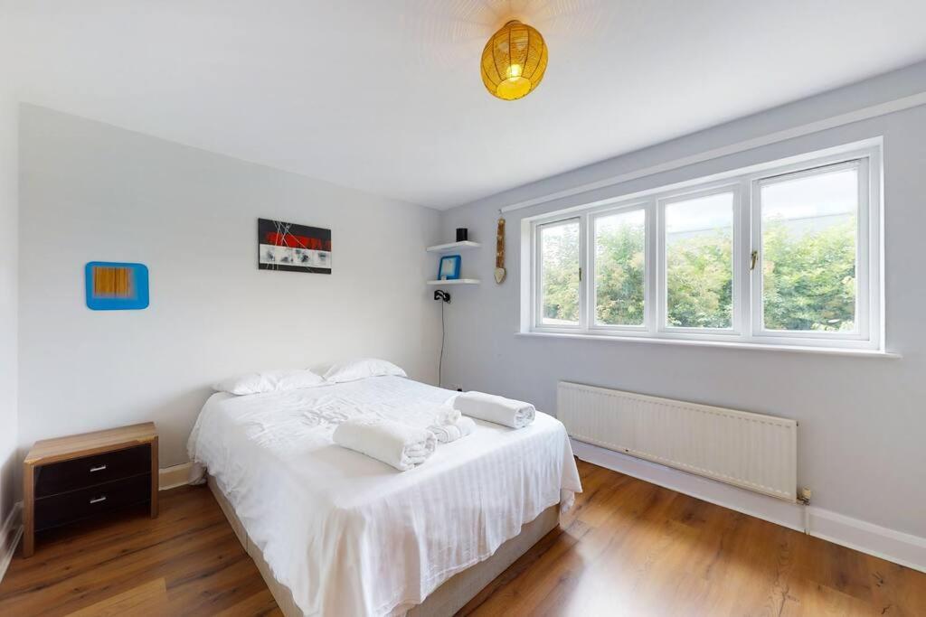 Spacious 4 Bedroom With Garden In Londra