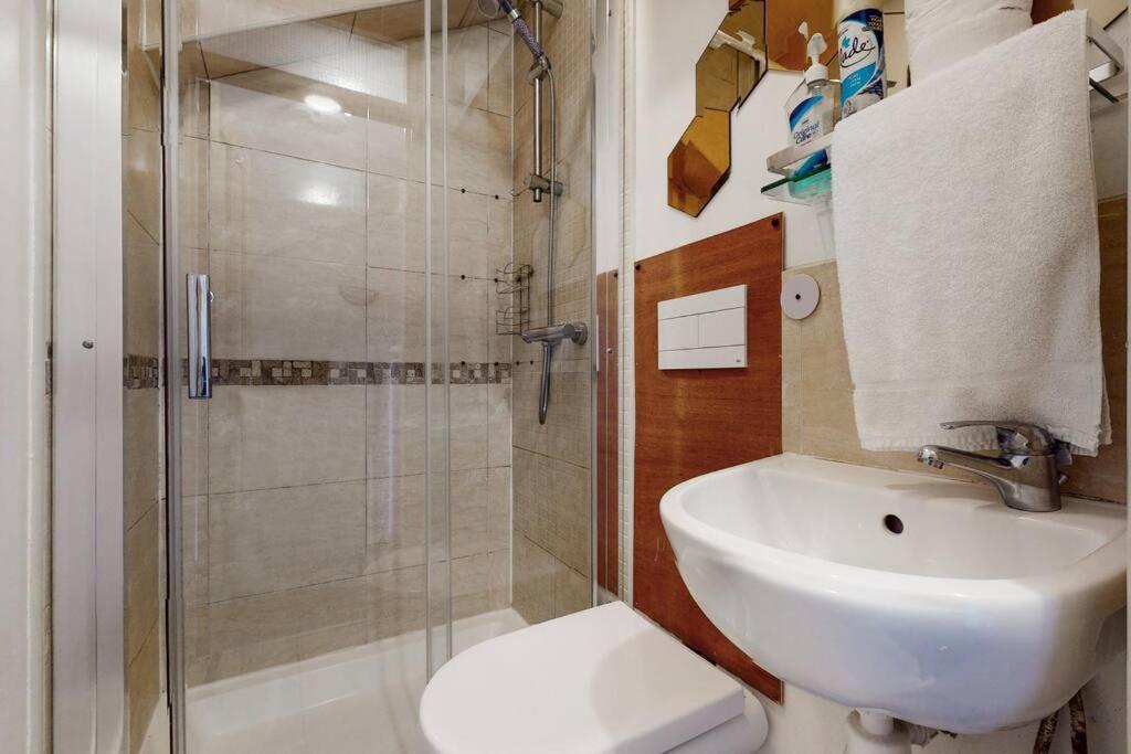 Spacious 4 Bedroom With Garden In Appartamento